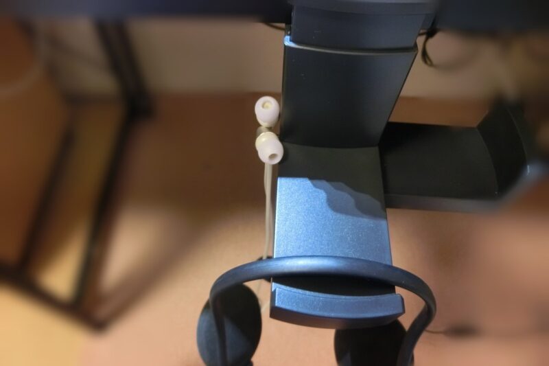 headphone-stand-09