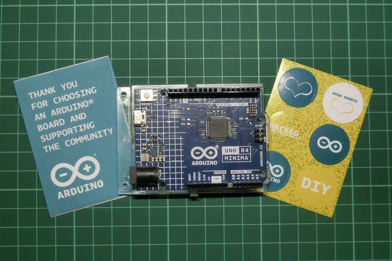 arduino-r3-r4-comparison-00